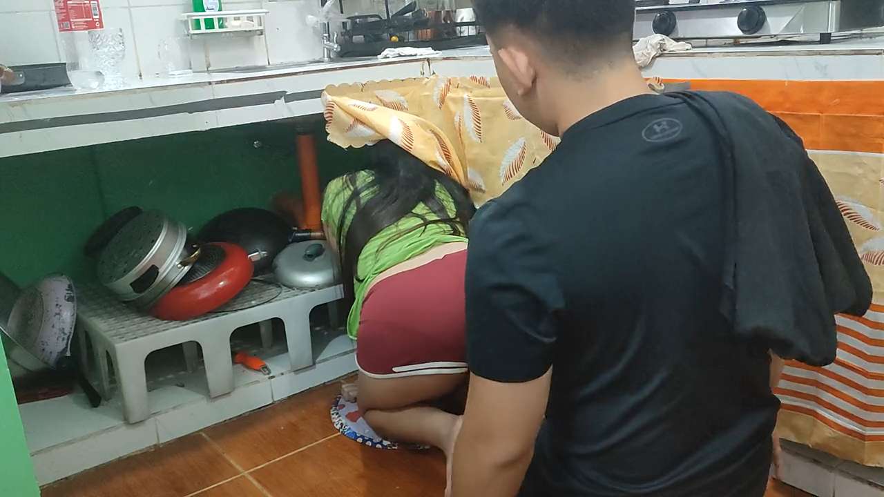 Nang Tumagas Ang Gripo ni Berto
