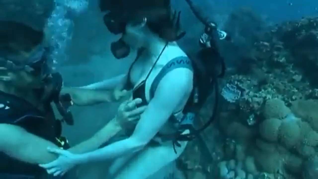 Scuba Diving na May Pagmamahal